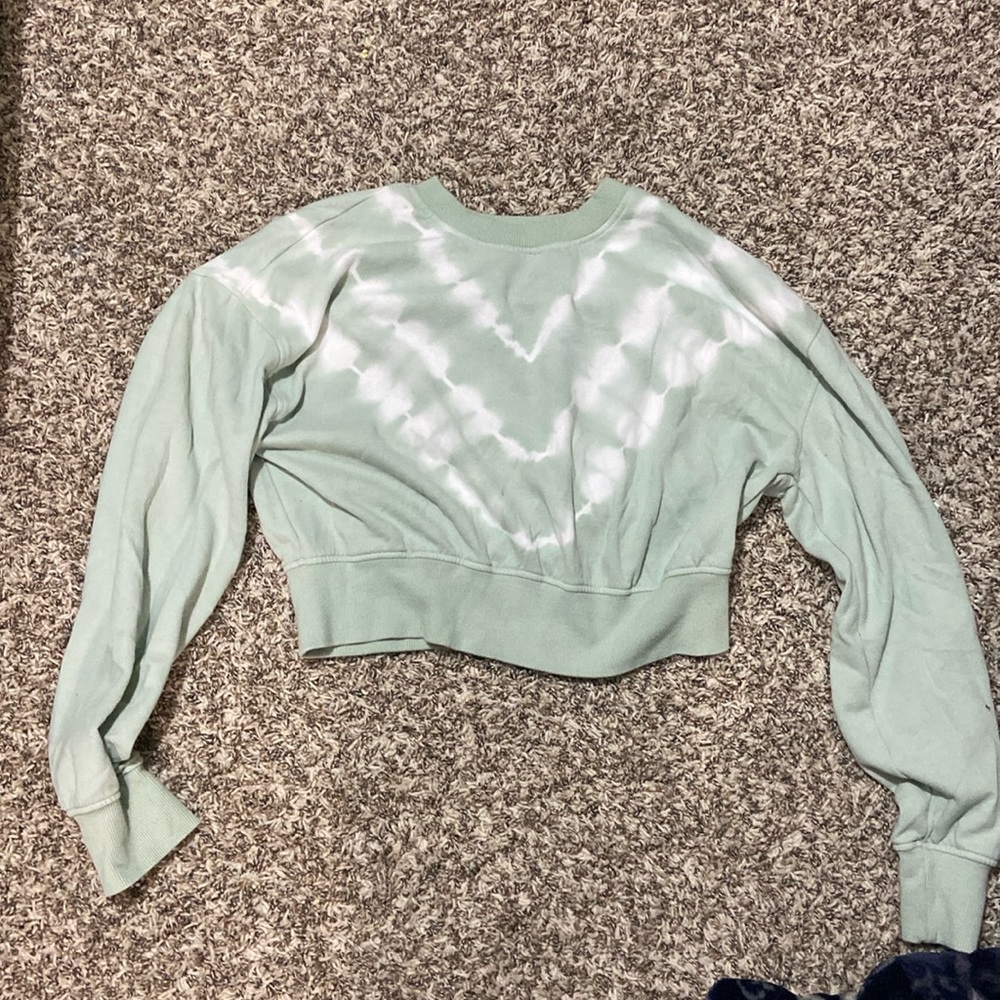 Women’s M mint and white cropped crewneck